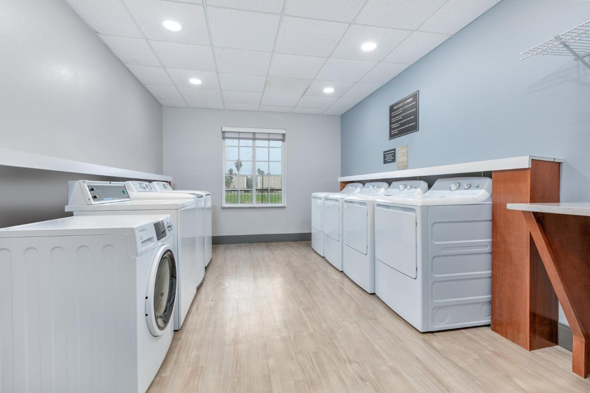 Candlewood Suites Houston I-10 East By Ihg Екстериор снимка